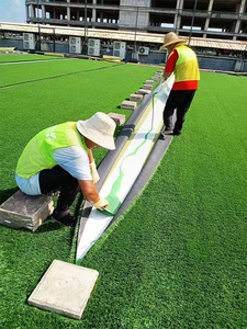 Terrain de football, pelouse de football, pelouse <span class=keywords><strong>synthétique</strong></span> souple de 20 mm pour jardin, <span class=keywords><strong>gazon</strong></span> artificiel à haute résistance à l'usure - Product Image 4