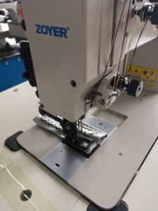 Machine à coudre industrielle Zoyer ZY266-102D à double aiguille, alimentation supérieure et inférieure, pour cuir, avec fil extra épais - Product Image 4