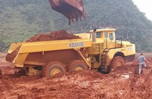 XCM-G truk sampah tambang 60ton XDA60E Harga kendaraan <span class=keywords><strong>dump</strong></span> <span class=keywords><strong>truck</strong></span> gandeng 6X6 - Product Image 3