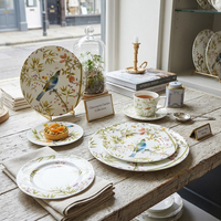 En gros, Service de table Chinoiserie en céramique à motif oiseau et bambou, Assiettes en porcelaine fine personnalisées, Tasses à thé et à café avec soucoupes