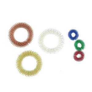 Metall feder Akupressur Hand Handgelenk <span class=keywords><strong>Massage</strong></span> ring Hand <span class=keywords><strong>massage</strong></span> gerät Feder ring Zappeln Spielzeug Stress abbau Armbänder und Fingerringe - Product Image 1