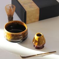 Ensemble cadeau de matcha de qualité supérieure, emballage cadeau personnalisé pour cérémonie, ensemble cadeau de matcha avec fouet en bambou violet, bol à matcha en glaçure bleue