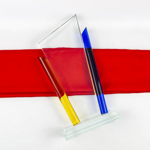 थोक स्टार आकार के रिक्त नक्काशीदार क्रिस्टल ट्रॉफी व्यक्तिगत 3 डी लेजर उत्कीर्ण अनुकूलन योग्य आकार नीले पीले खेल - Product Image 6