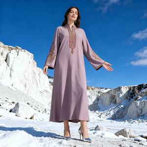 Abaya élégante et modeste en polyester de couleur unie pour femmes musulmanes, nouveau style, vente en gros, sur mesure - Product Image 4