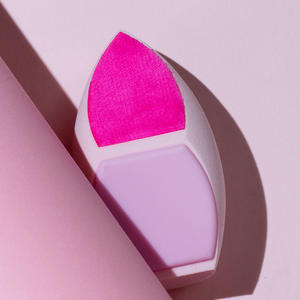 Éponge de maquillage en silicone souple en gros avec design floqué sans latex pour fond de teint et poudre, marque privée - Product Image 3