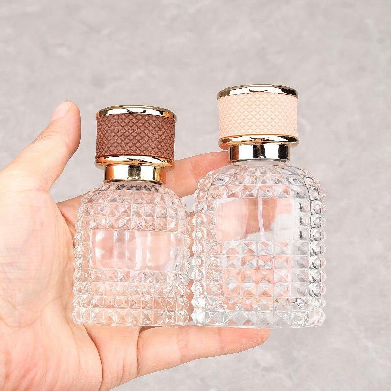 ปกหนังสีชมพู