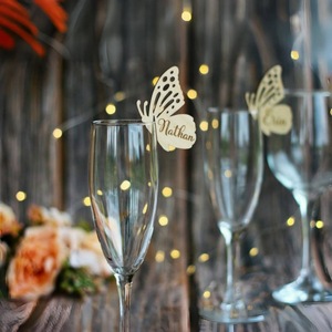 Etiquetas de nombre para copas de vino con diseño de mariposa acrílica, color miel y dulce, 4,5x6,1 cm, dorado, plateado, oro rosa, rosa, morado, decoración para fiestas de boda - Product Image 1