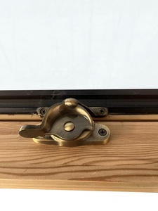 Finestra a Ghigliottina Classica Penjoy in Alluminio Rivestito in Legno, Finestra Scorrevole ad Apertura Verticale con Zanzariera - Product Image 3