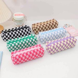 South Korea Fashion Large Capacity <b>Storage</b> Pen Bag Checkerboard <b>Knitting</b> Makeup Bag Color Contrast Yarn Plaid Polyester Logo - Product Image 5