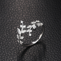 OEM ODM Anneaux ouverts réglables en zircone cubique plaqués argent Bijoux en cuivre Personnalité Feuilles Bagues pour femmes et filles