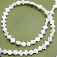 Venta al por mayor de perlas blancas madre Pino perla estrella Luna cuatro hojas turquesa Diy producción de joyas