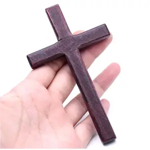 Prezzo all'ingrosso decorazione religiosa in legno intagliato 7*12cm misura a mano piccola croce in legno per la creazione di collana di preghiera in chiesa