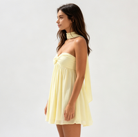 Robe courte jaune en mousseline de soie à col licou, décolleté cœur, buste froncé, jupe évasée fluide, idéale pour les vacances à la plage ou les soirées, pour femme