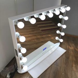 Miroir de Coiffeuse LED Moderne Docarelife avec Haut-parleurs Sans Fil et Éclairage, à Poser sur Table pour Chambre et Salon, 2 Prises et 2 Ports USB - Product Image 3