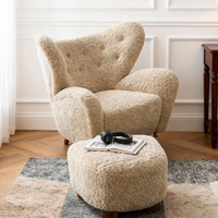 Fauteuil de salon de style français moderne et luxueux, structure en bois, dossier solide, inclinable, rembourrage en mousse souple, décoration d'appartement ou de villa