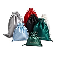 Sacs en tissu satiné à cordon de serrage à prix d'usine pour perruques, sacs à main, chaussures de danse, casquettes de baseball, logo personnalisé pour le stockage de cadeaux, l'emballage anti-poussière