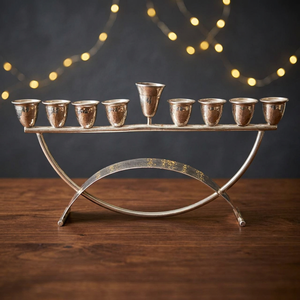 Candélabre décoratif religieux en argent fait main à 9 lumières, base en arc martelé - Product Image 1
