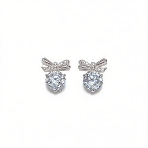 Orecchini a Perno con Fiocco in Oro Bianco, Zirconi Rotondi con Montatura a Griffe, Placcati in Rodio, Gioielli Classici da Sposa per Donna - Product Image 1