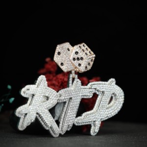 Colgante Personalizado de Doble Capa con Inicial de Moissanita de Phoenix Enterprise, Colgante Hip Hop de Plata 925 de Phoenix Enterprise - Product Image 4