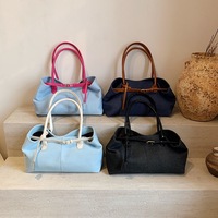 Sac à bandoulière en jean grande capacité pour femme, nouvelle collection 2025, tendance, avec fermeture éclair contrastante sous le bras et deux bretelles
