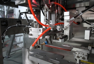 In Stock Automatic Weighing <b>Gummy</b> <b>Candy</b> Bag Packing Machine Bear Zipper Frozen Food Packing Machine - Product Image 4