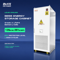 Système de stockage d'énergie au lithium extérieur tout-en-un MATE à refroidissement liquide 135 kW 261 kWh certifié pour les systèmes solaires commerciaux BESS