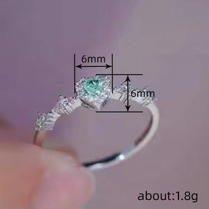 Anello Smeraldo a Cuore T0779 con Pavé, Anello Romantico da Donna con Gemma per Fidanzamento, Gioielli Raffinati - Product Image 4