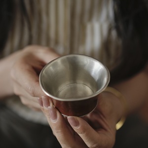 Taza de té de hojalata hecha a mano con un diseño de calabaza antiguo, estilo clásico chino, perfecta para la ceremonia del té. - Product Image 2