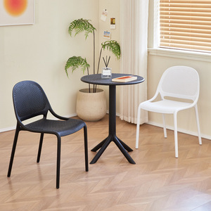 Tavolo da Pranzo in Plastica Moderno Minimalista Stile Nordico, Colorato e Compatto per Balcone, Esterno, Ristorante, Patio, Soggiorno, Piccolo - Product Image 4