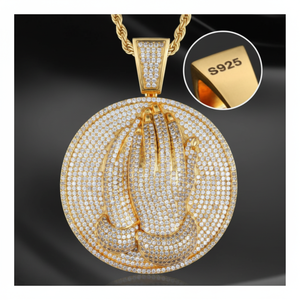 Pendentif mains en prière en moissanite de haute qualité 2,20 ct, plaqué or, collier religieux unisexe pour les acheteurs B2B - Product Image 1