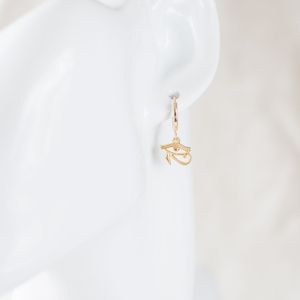 Boucles d'oreilles créoles œil d'Horus tendance, bijoux œil <span class=keywords><strong>de</strong></span> Ra, symbole égyptien, hypoallergéniques pour les passionnés d'<span class=keywords><strong>histoire</strong></span> - Product Image 4