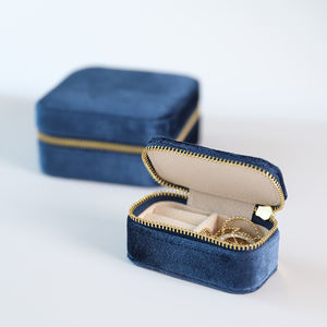 Boîte de rangement pour bijoux en velours rectangulaire carrée de haute qualité avec fermeture à glissière, mini boîte cadeau portable de voyage avec logo personnalisé - Product Image 2