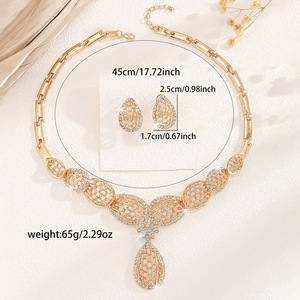 Parure de bijoux quatre pièces en alliage pour femme, style mariée, Arabie Saoudite : collier, boucles d'oreilles, bague et bracelet - Product Image 2