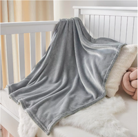 Vente en gros de haute qualité Fabriqué en Chine Couvertures en molleton de corail de luxe en peluche grise multifonctionnelle Super doux Facile à ranger et à transporter