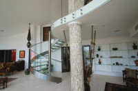 Escalier en colimaçon métallique commercial pour villa, facile à installer, avec rampe en verre, escalier hélicoïdal intérieur