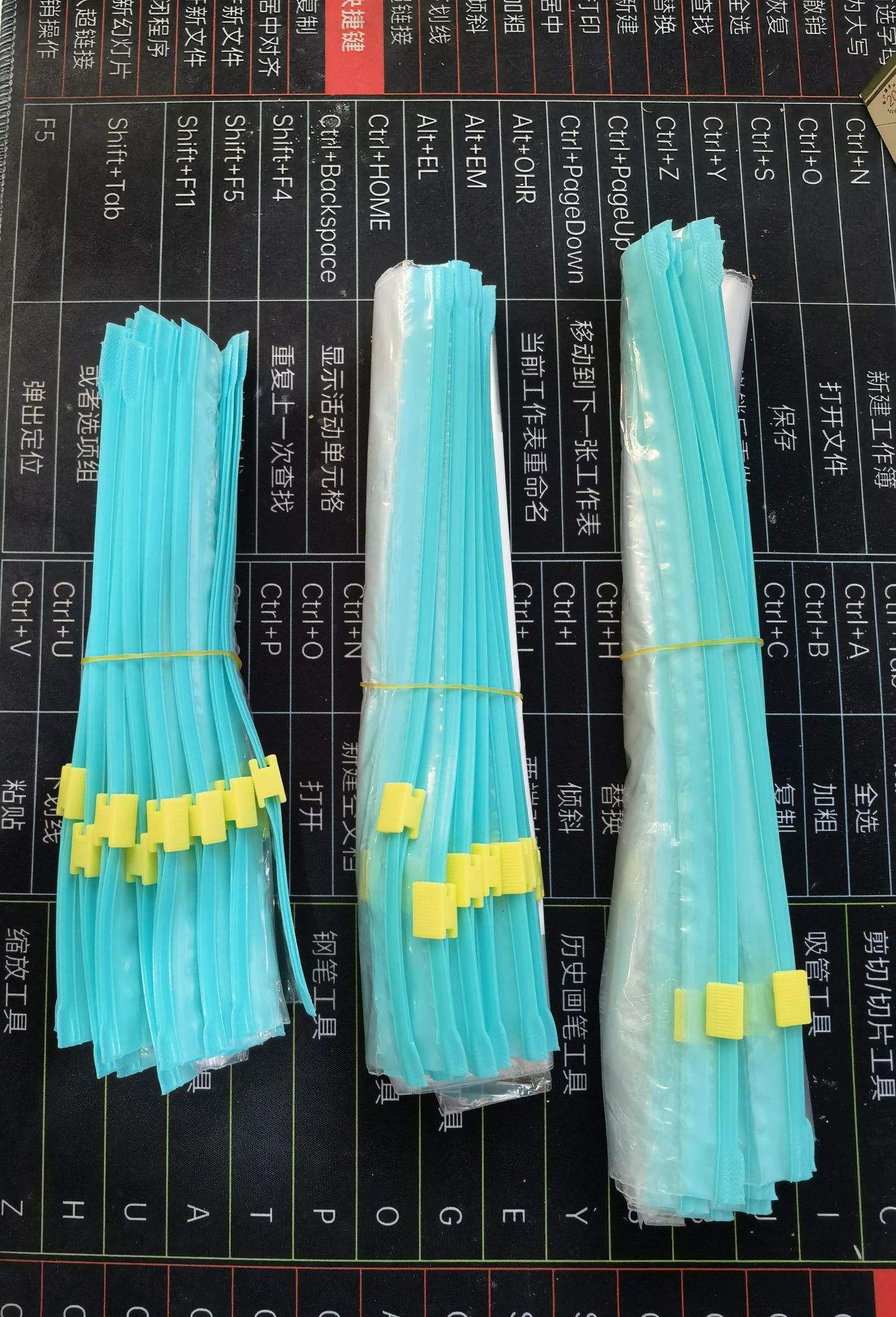 Big 10, medio 15, pequeño 20, traje [45 en total]