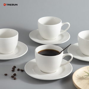 Vente en gros de vaisselle personnalisée de 200 ml, <span class=keywords><strong>tasse</strong></span> à thé <span class=keywords><strong>et</strong></span> à café blanche, <span class=keywords><strong>tasse</strong></span> <span class=keywords><strong>et</strong></span> soucoupe en céramique de porcelaine de luxe en relief - Product Image 3