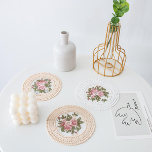 Napperons de table en coton faits à la main Chic Plaid rond broderie feuilles motif étanche à l'huile pour la maison mariage salle à manger décor - Product Image 4