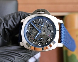 Montre pour homme 44 mm, modèle classique V7, nouvelle collection, SUBMERSIBLE, mouvement mécanique automatique ajouré, bracelet cuir/caoutchouc, aiguilles. - Product Image 4