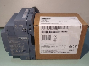 Controlador PLC Siemens LOGO! 12/24RCE 6ED1052-1MD08-0BA2 con pantalla, salida de transistor, 8 entradas/4 salidas y microSD - Product Image 6