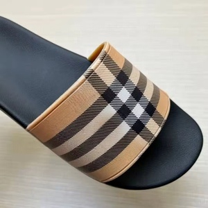 2026 Designer Fashion Trend Series Retro Plaid Slippers High Quality Vintage Slippers Unisex Plaid Slippers OEM ODM Shoes - Product Image 2