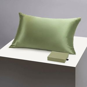 Funda de Almohada de Satén Personalizada con Cierre Oculto Olive Silk para el Cuidado de los Ojos - Product Image 1