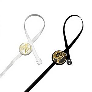 Etiqueta de Plástico Personalizada para Ropa con Acabado en Relieve y Formas Personalizadas para Zapatos y Bolsos - Product Image 1