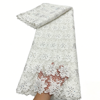 5 Yards de dentelle nigériane jaune à motifs floraux ou dentelle soluble dans l'eau dorée, tissu de dentelle Sinya de luxe avec pierres de diamant dorées, dentelle en organza et mousseline