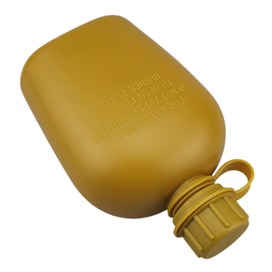 Cantina de acero inoxidable auténtica hecha en fábrica para acampar y hacer senderismo con una taza y un cinturón de nailon verde. - Product Image 1