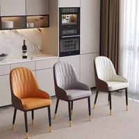 Chaise de salle à manger en cuir minimaliste, design luxueux et léger avec dossier rembourré doux, directement de l'usine