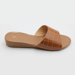 Vente chaude sandales compensées femmes brillant panneau appartements mode Mules bout rond demi pantoufles chaussures à bout ouvert pour femmes et dames - Product Image 4