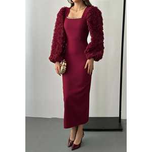 Robe de soirée longue en satin bordeaux pour femmes en gros, manches florales, robe de bal, belles fleurs, tailles XS à XL disponibles - Product Image 2