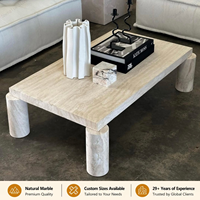 Table basse en travertin naturel de qualité supérieure avec plateau rectangulaire et quatre bases cylindriques en marbre