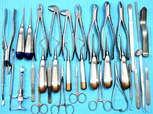 Juego de 74 Herramientas de Herrador Equino, Instrumentos Veterinarios de Acero Inoxidable, Elevadores, Pinzas, Reutilizables, Autoclavables, con Certificación CE - Product Image 6
